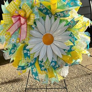 White and Blue Artful Daisy Wall Decor